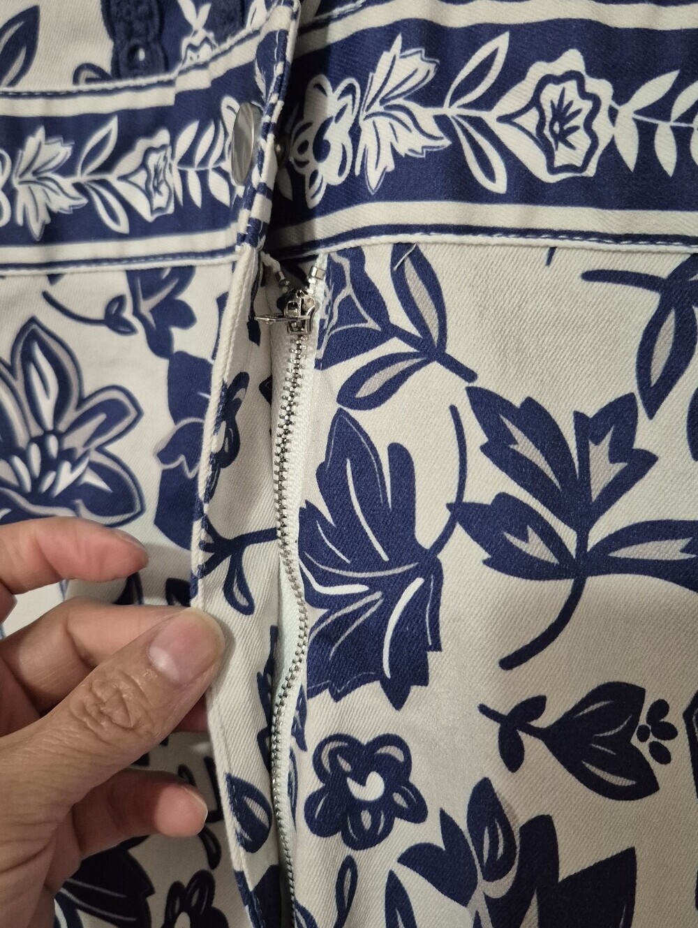 Baltic Born Navy and White Floral V-Neck Short Romper..Size:XL - Picture 11 of 16